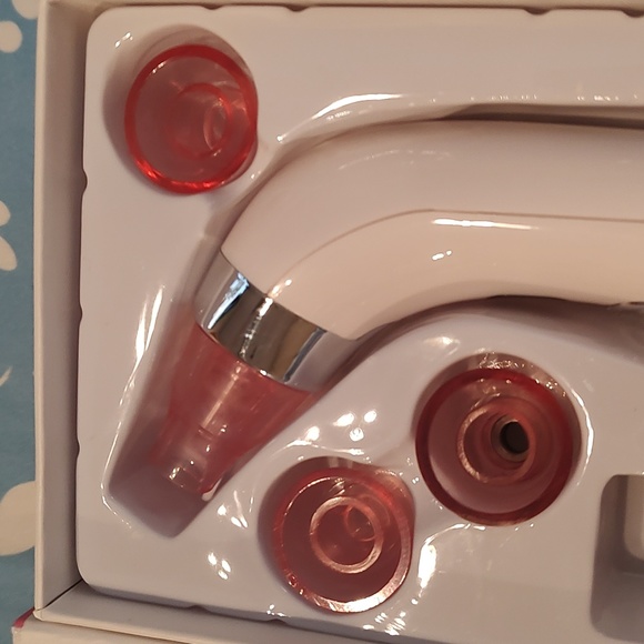 Juna Julien Vacuum Suction Beauty Device! Never Used! - Picture 6 of 7